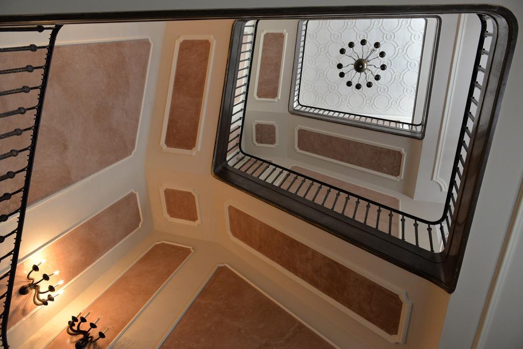Apartamenty W Palacu Pod Baranami 크라쿠프 외부 사진