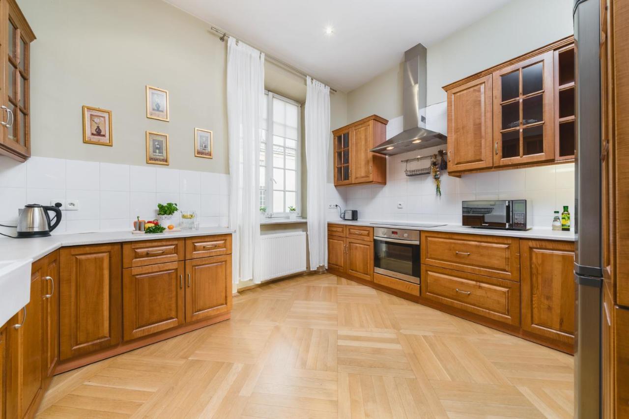 Apartamenty W Palacu Pod Baranami 크라쿠프 외부 사진